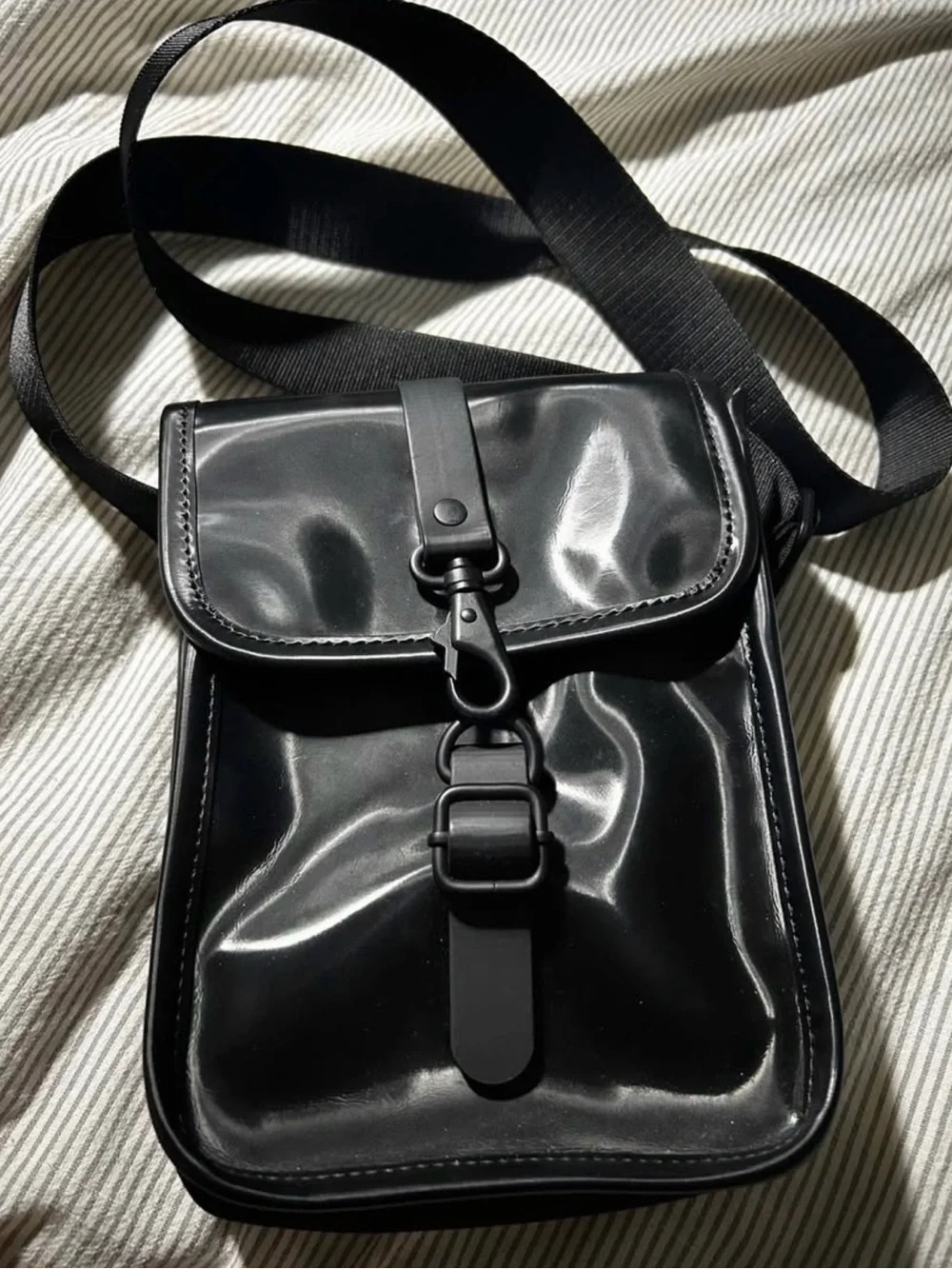 RAINS cross body bag - Picture 1 of 3